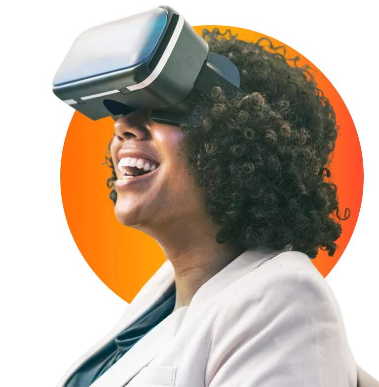 Imagem de mulher com oculos VR, empresa infotecnica Lda